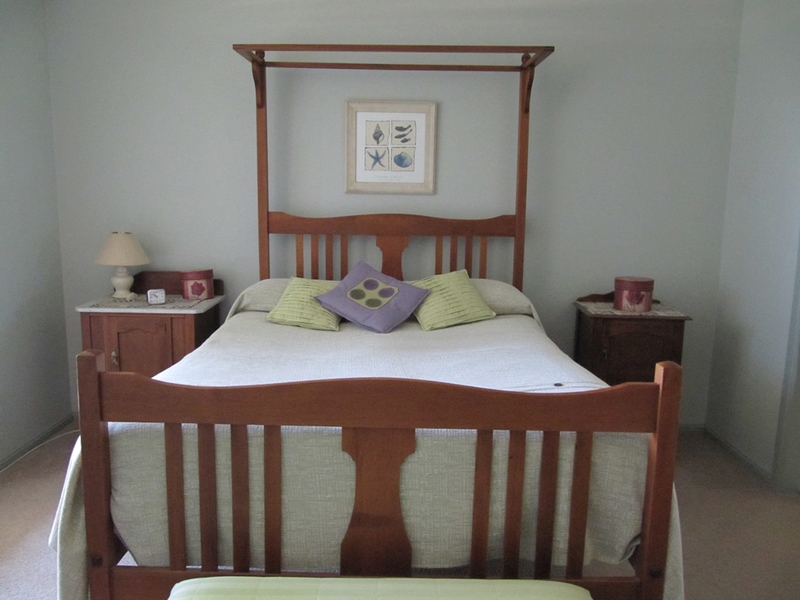 GENUINE SILKY OAK ANTIQUE DOUBLE BED Coffs Harbour Furniture for